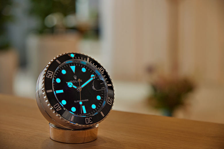 Rolex desk clock with Chromalight display that emits an intense blue glow in the dark.