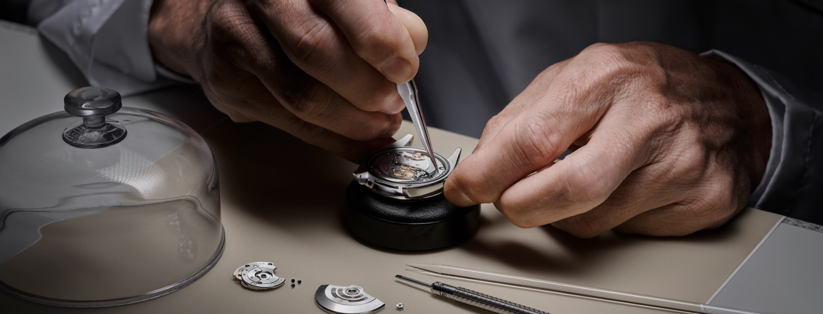Dismantling of the rolex watch